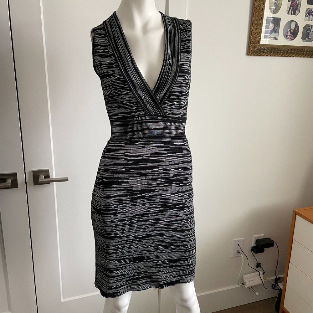 M by Missoni Sleeveless Deep V Neck Striped Knit Dress Black Grey Sz 6 US/42 I